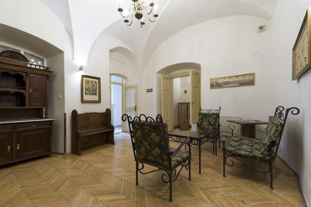 Hotel U Zlateho Jelena Prague Ngoại thất bức ảnh