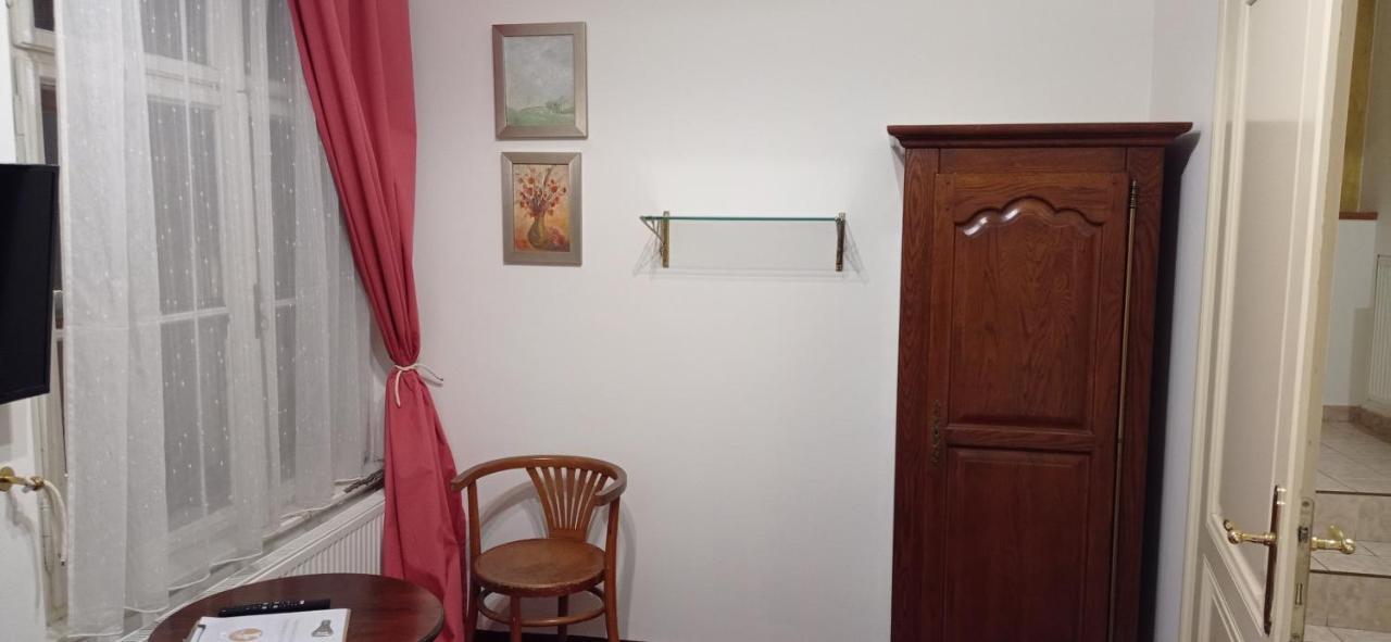 Hotel U Zlateho Jelena Prague Ngoại thất bức ảnh