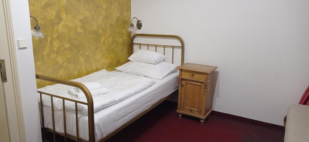 Hotel U Zlateho Jelena Prague Ngoại thất bức ảnh