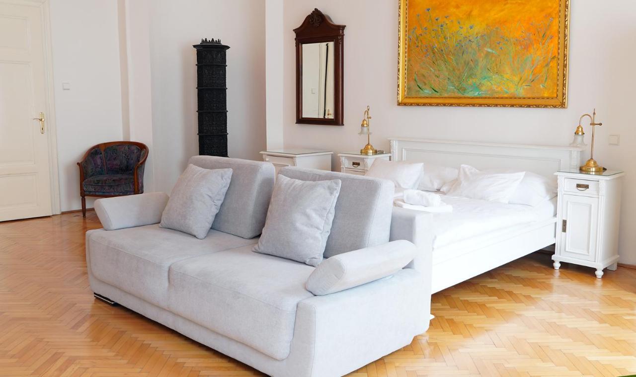 Hotel U Zlateho Jelena Prague Ngoại thất bức ảnh