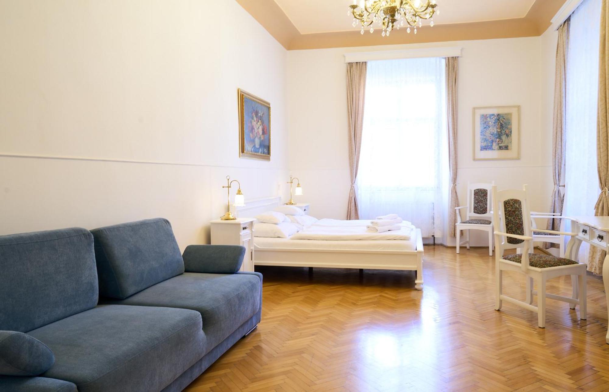 Hotel U Zlateho Jelena Prague Ngoại thất bức ảnh