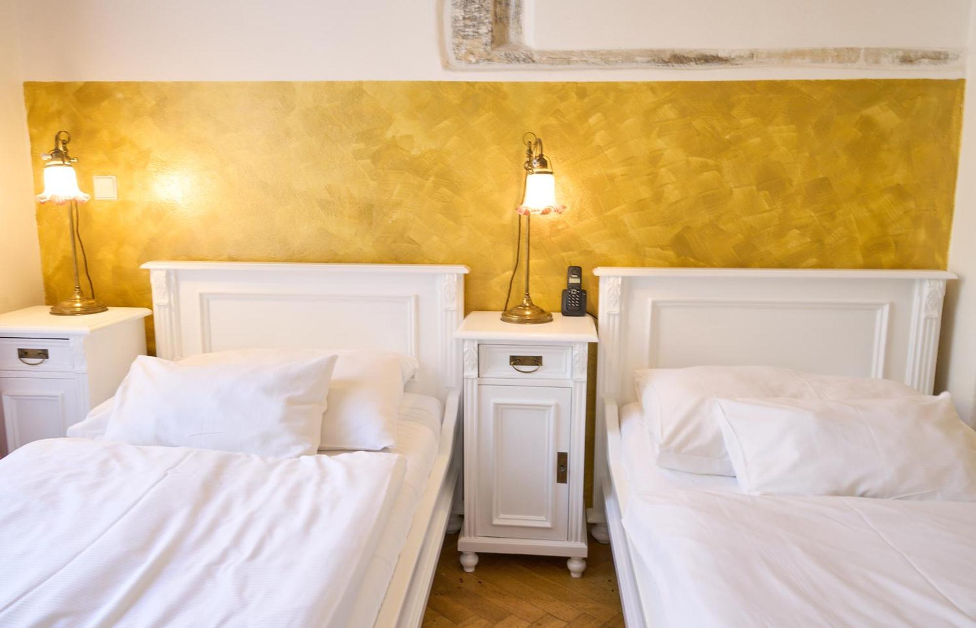 Hotel U Zlateho Jelena Prague Ngoại thất bức ảnh