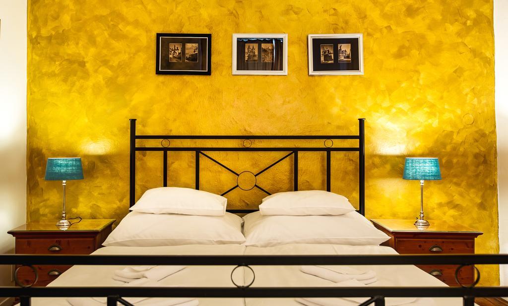Hotel U Zlateho Jelena Prague Ngoại thất bức ảnh