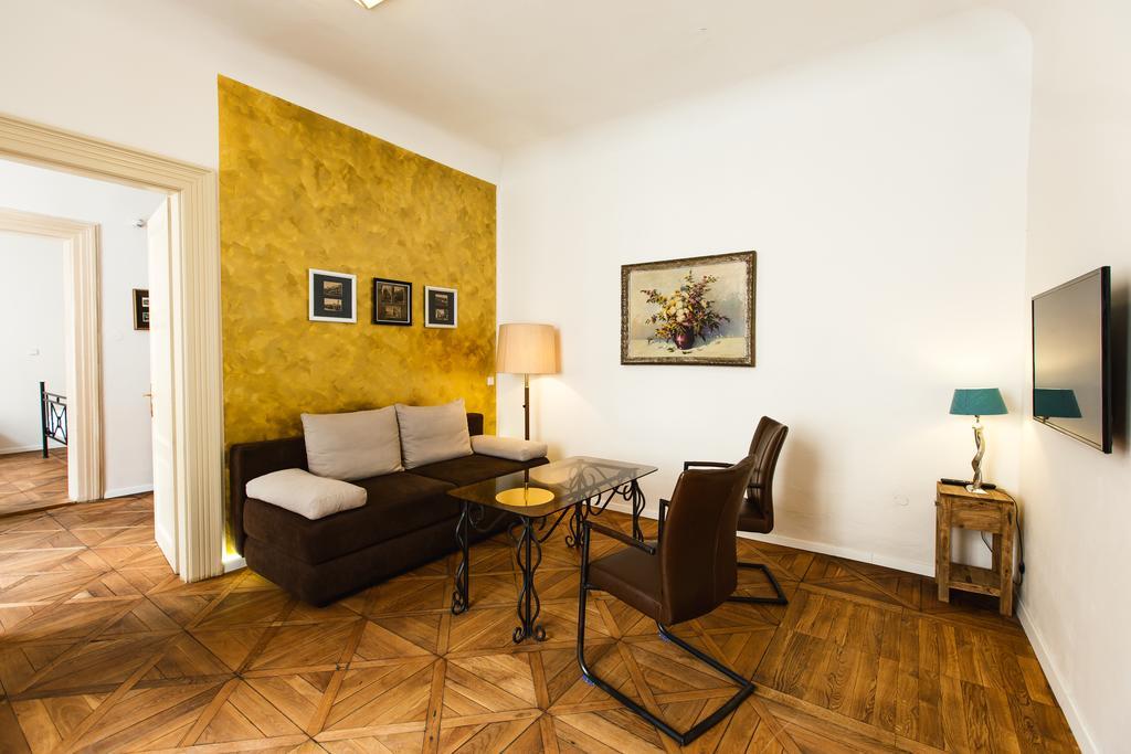 Hotel U Zlateho Jelena Prague Ngoại thất bức ảnh