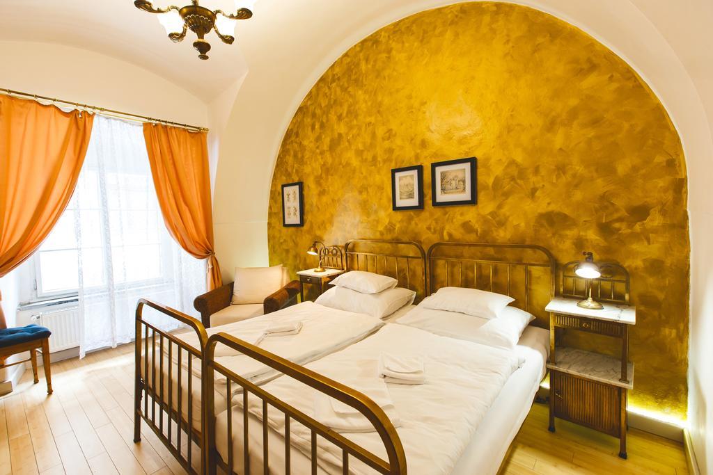 Hotel U Zlateho Jelena Prague Ngoại thất bức ảnh