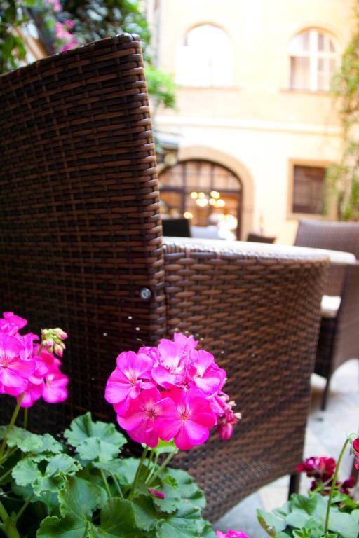 Hotel U Zlateho Jelena Prague Ngoại thất bức ảnh
