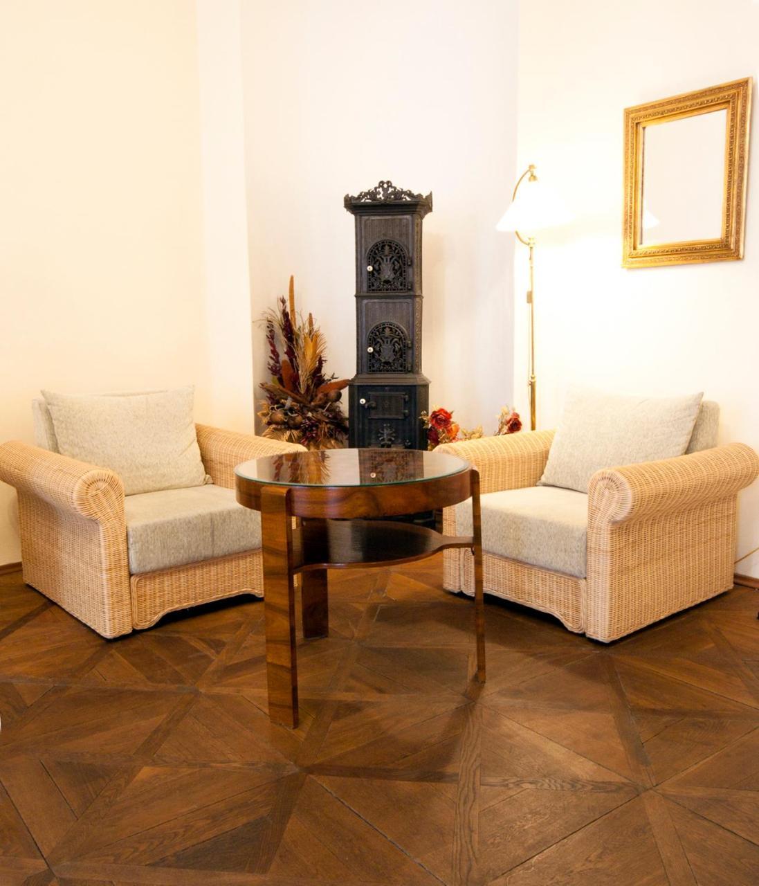 Hotel U Zlateho Jelena Prague Ngoại thất bức ảnh